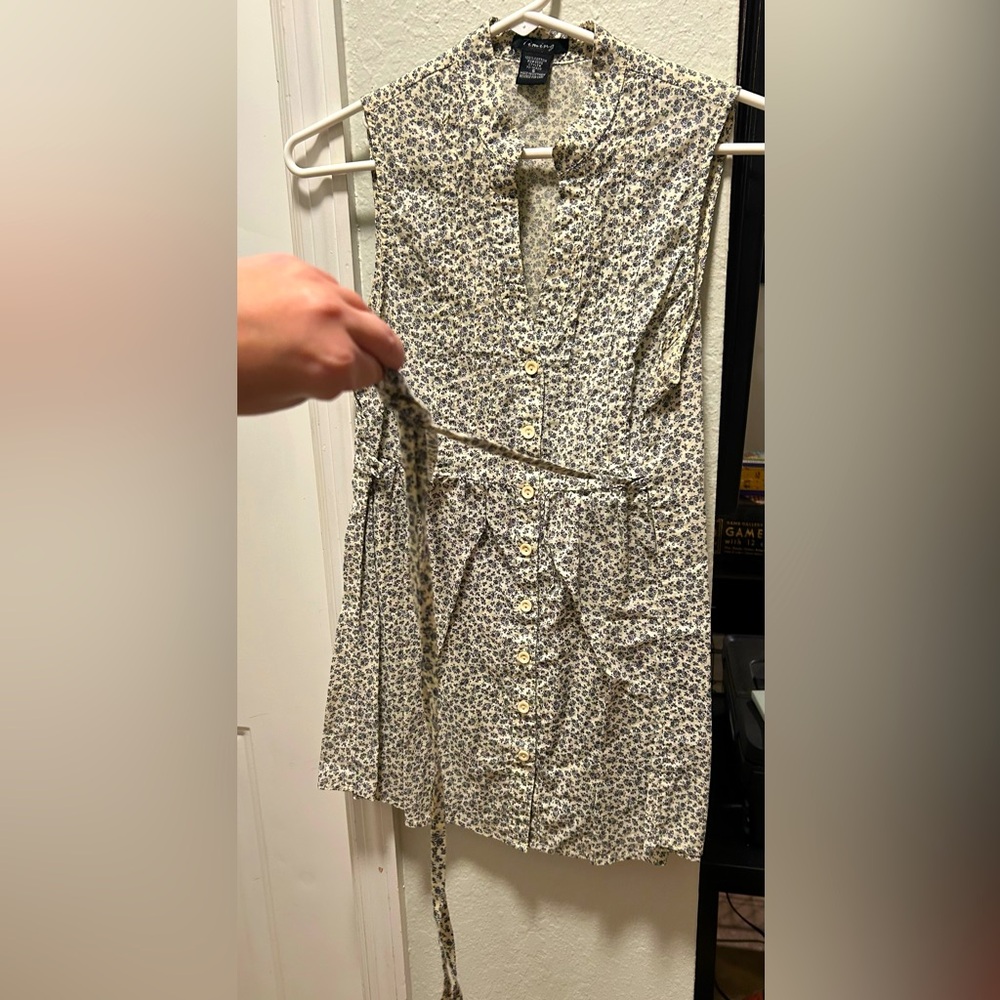 Sleeveless blouse